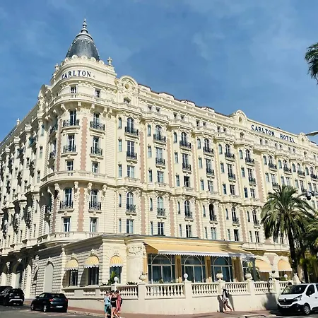 Bright And Vast Terrace Easy Parking Heart Of Town 1 Mn Appartamento