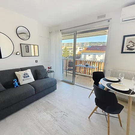 Bright And Vast Terrace Easy Parking Heart Of Town 1 Mn Appartement *