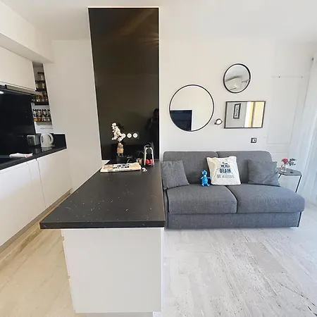 Bright And Vast Terrace Easy Parking Heart Of Town 1 Mn Appartement *